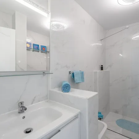 Apto Feliz Cristianos * ארונה