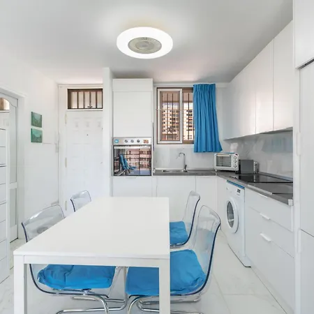 Apto Feliz-los Cristianos Beach, Pool & Center