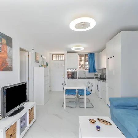 Apto Feliz-los Cristianos Beach, Pool & Center