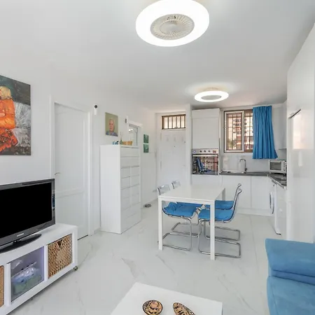 Apto Feliz-los Cristianos Beach, Pool & Center